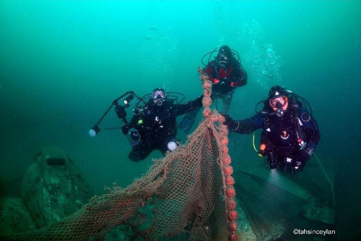(&ouml;zel Haber) Denizin Dibindeki Batık U&ccedil;ak G&ouml;r&uuml;nt&uuml;lendi