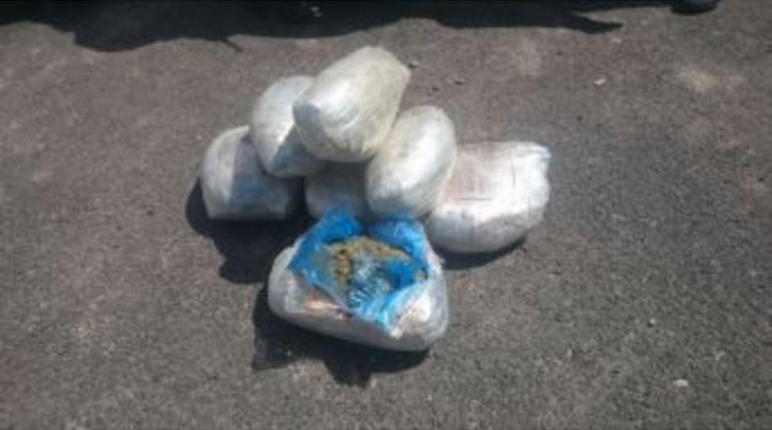 Kiralık Ara&ccedil;ta 8 Kilogram Esrar Bulundu