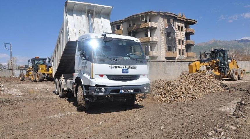 Y&uuml;ksekova&rsquo;da Yol Yapım &Ccedil;alışması