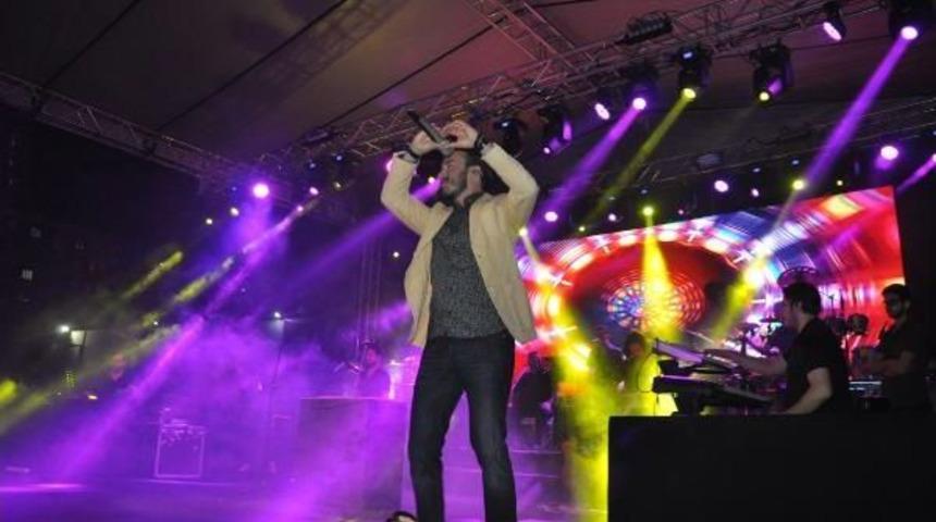 Mustafa Ceceli Tarsus'da 15 Bin Kişiyi Coşturdu