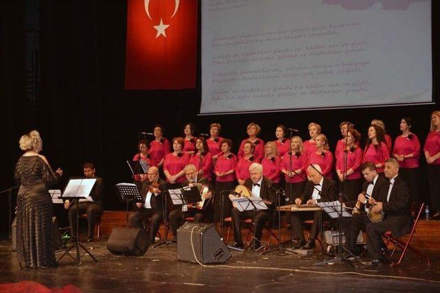 Tangolar Konserinde Nostalji Rüzgarı Esti