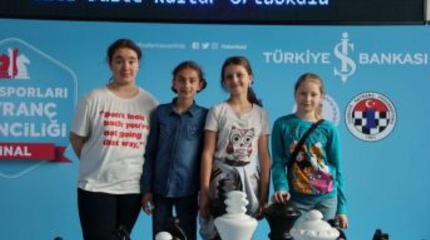 K&uuml;lt&uuml;r Ortaokulu Satran&ccedil; Takımı T&uuml;rkiye 8. Oldu