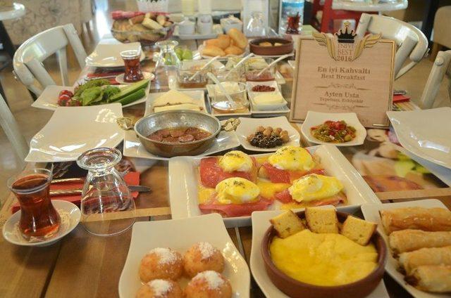 Yılın Kahvaltı Ödülü Ayten Usta’ya 1