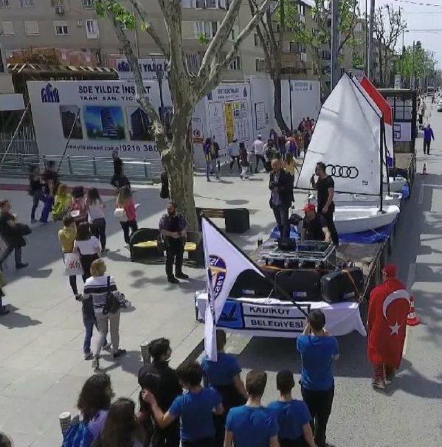 Bağdat Caddesi'nde Tekneler Geçidi