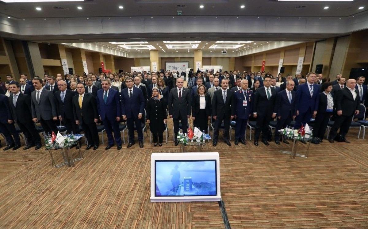 Bakan &Ouml;zl&uuml;&rsquo;den Verimlilikte Seferberlik &Ccedil;ağrısı