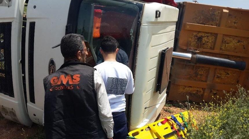 Yaralanan S&uuml;r&uuml;c&uuml; Sıkıştığı Yerden &Ccedil;ıkartıldı