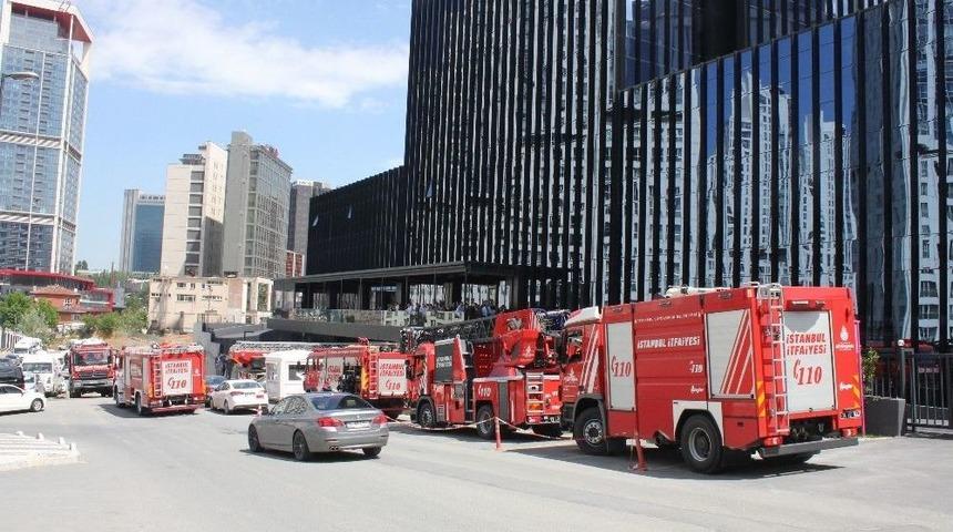 Maslak&rsquo;ta Plazada Yangın Paniği