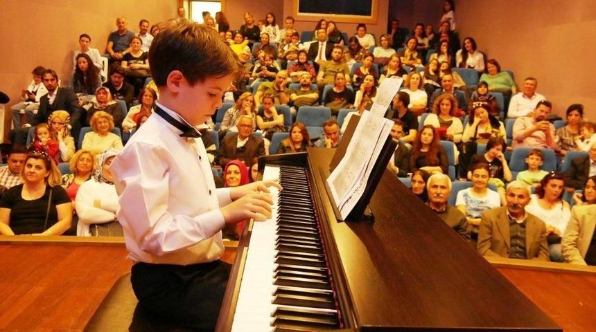 Geleceğin Sanat&ccedil;ıları B&uuml;y&uuml;k&ccedil;ekmece&rsquo;de Sahne Aldı