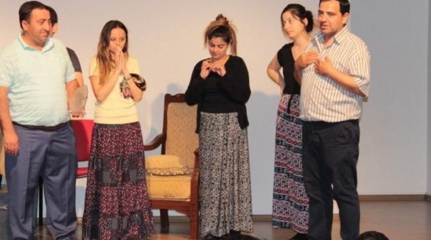 Bakkallığı Bıraktı Y&ouml;netmen Oldu