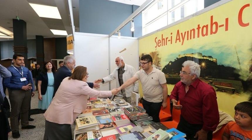 Gaziantepli Yazarlar Ve Şairler Okurlarıyla Buluşuyor