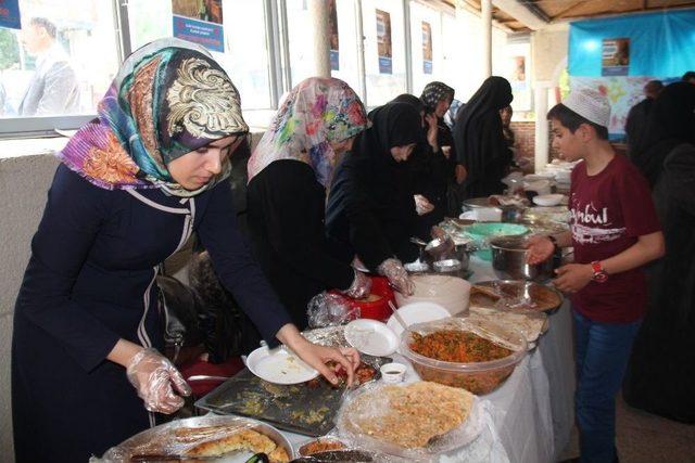 Elazığ’da Yetim Çocuklar İçin Kermes Açıldı