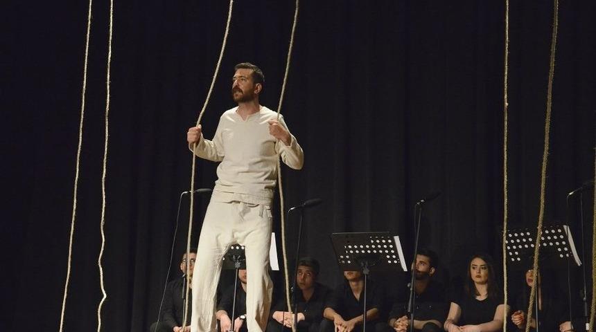 Derviş (yunus Emre) Sahne Aldı