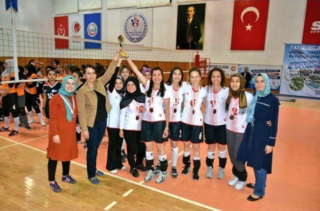 Kyk Voleybol Şampiyonu Hubbi Hatun Kız Yurdu