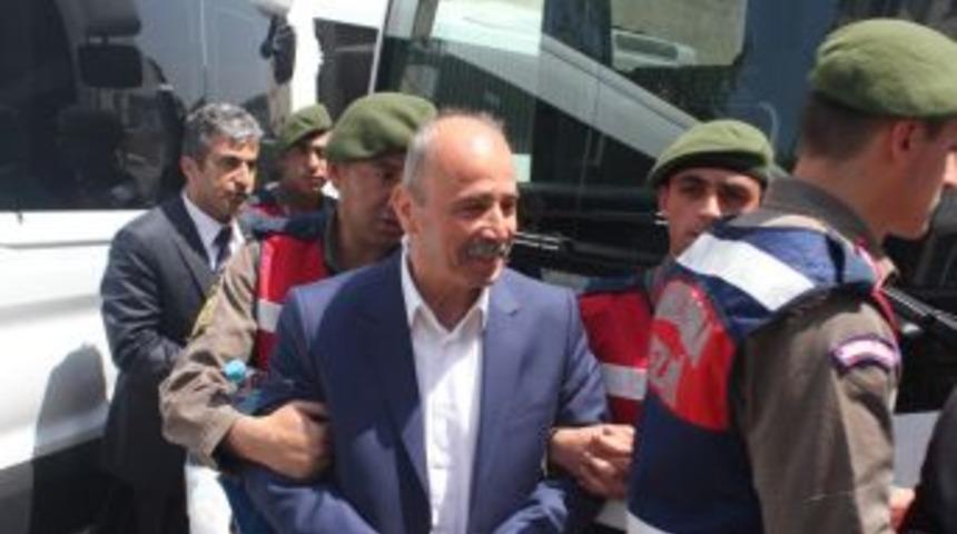 Eski B&uuml;rokratlar Hakim Karşısında