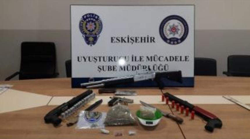 Eskişehir&rsquo;deki Uyuşturucu Operasyonunda 10 Şahıs Yakalandı