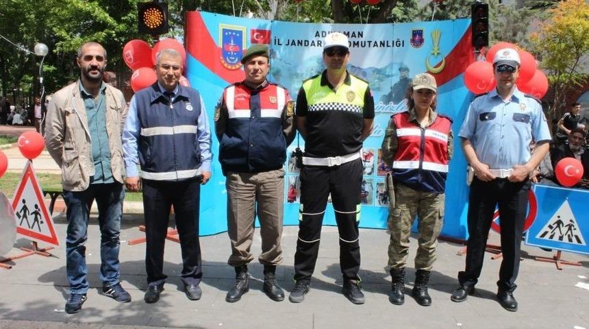 Vatandaşlar Trafik Haftasında Bilgilendirildi