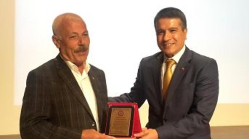 Trafik Cezasına Sevinen Adama Plaket