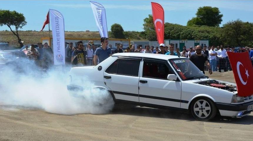 &Ccedil;anakkale Boğaz K&ouml;pr&uuml;s&uuml;&rsquo;nde Modifiyeli Ara&ccedil;lar Şov Yaptı