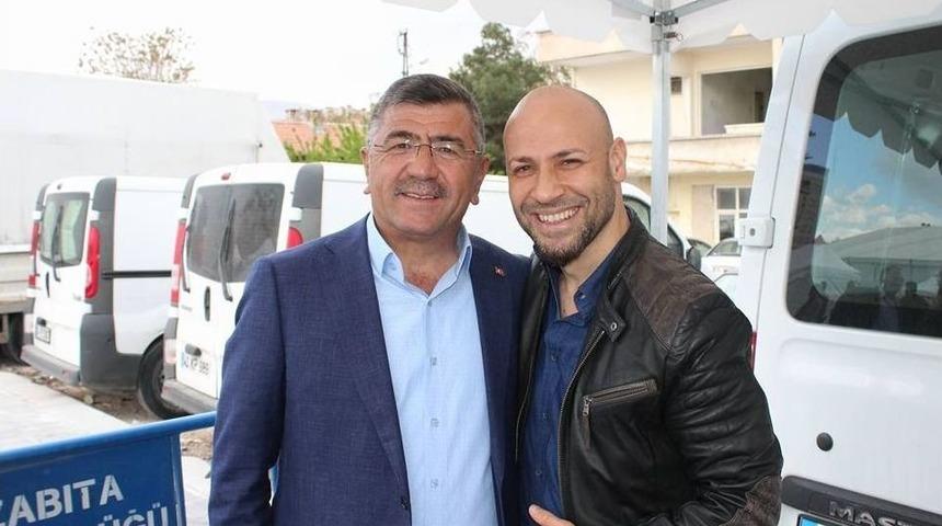 &Uuml;nl&uuml; Yazarlar Okurlarıyla Buluştu