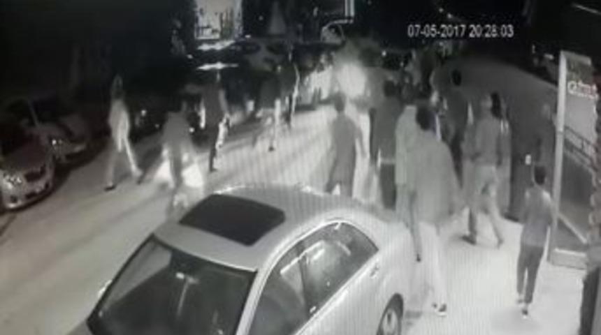 Herkesin &Ouml;n&uuml;nde Kız Ka&ccedil;ırdı