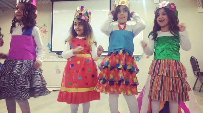 Miniklerden Anneler G&uuml;n&uuml; G&ouml;sterisi