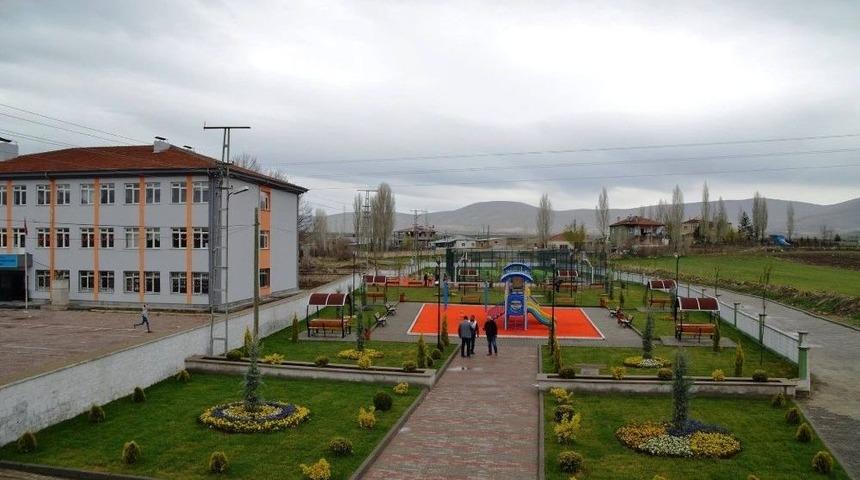 B&uuml;nyan Belediyesi Akmescit&rsquo;te Yatırımlara Devam Ediyor