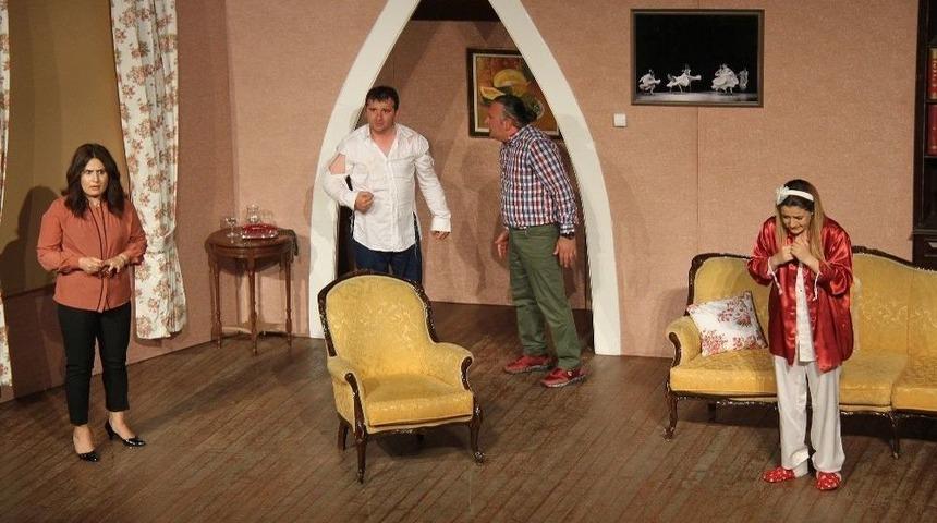 Ak&ccedil;aabat Belediye Tiyatrosu Giresun&rsquo;da Sahne Aldı