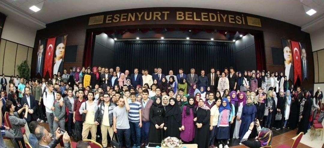 Esenyurt Belediyesi Umreye Gidecek Olan &Ouml;ğrencileri Uğurladı