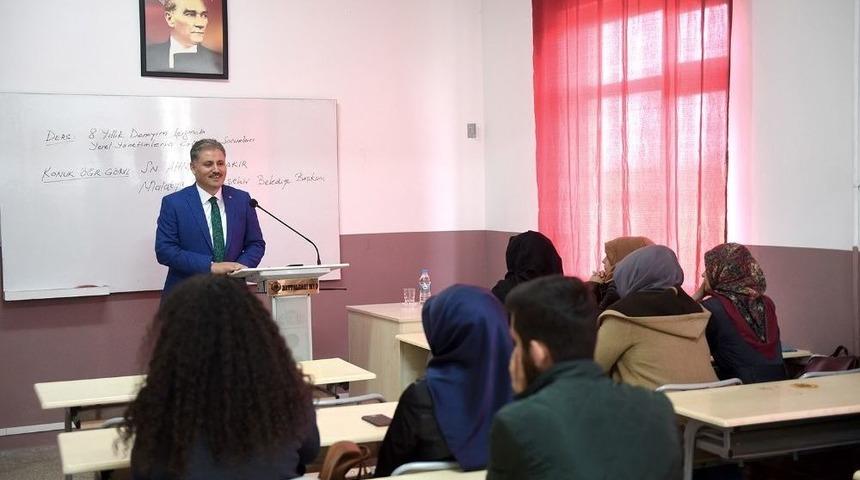 &Ccedil;akır, İn&ouml;n&uuml; &Uuml;niversitesinde Yerel Y&ouml;netimler &Ouml;ğrencilerine Ders Anlattı