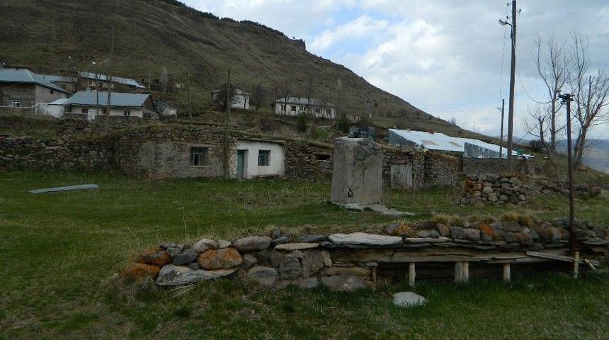 Ulu&ccedil;am K&ouml;y&uuml; İnsansız Kaldı