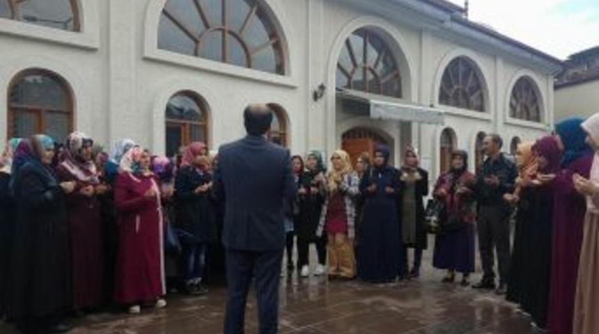 Reşadiye&rsquo;de &Uuml;niversite &Ouml;ğrencileri Umre&rsquo;ye G&ouml;nderildi
