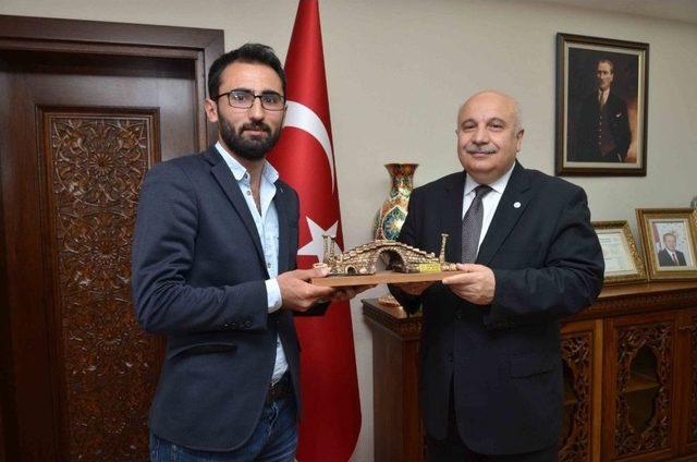 Bursa Birlik Vakfı Genç Birlik Komisyonundan Üniversiteye Ziyaret