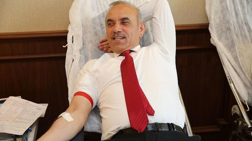 Başkandan Kan Bağışına Destek