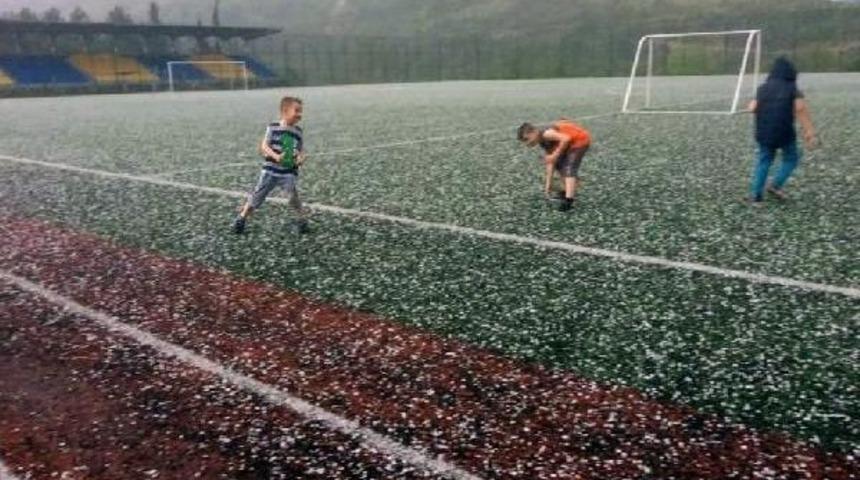 Alaplı'da Dolu Yağışı Etkil Oldu