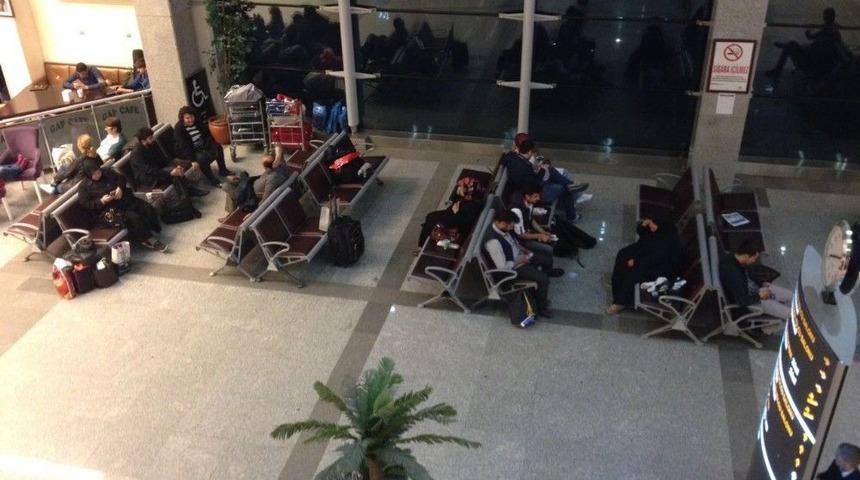 Şanlıurfa&rsquo;da Lastiği Patlayan U&ccedil;ak 8 Saat R&ouml;tar Yaptı