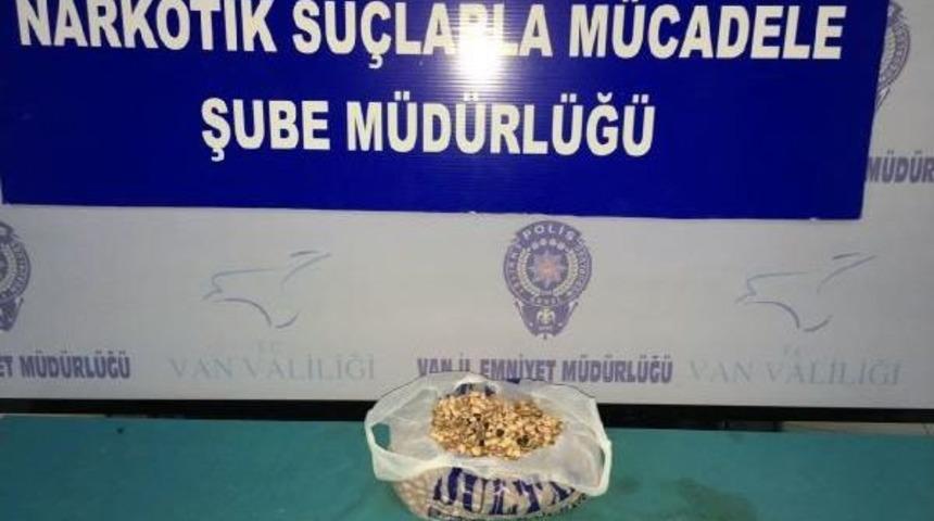 Fas&uuml;lyelerin I&ccedil;ine Monte Edilmiş 2.5 Kilo Afyon Sakızı Yakalandı