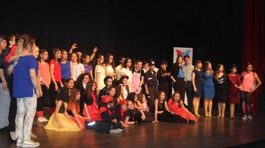 Değişim Koleji &Ouml;ğrencileri Marifetlerini İngilizce Sergiledi