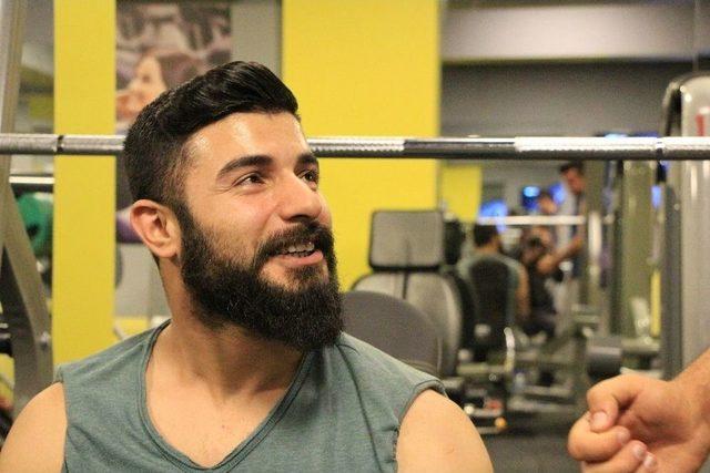 Y&uuml;r&uuml;me Engelli Sporcu Gencin Tekerlekli Sandalyesini &Ccedil;aldılar 2