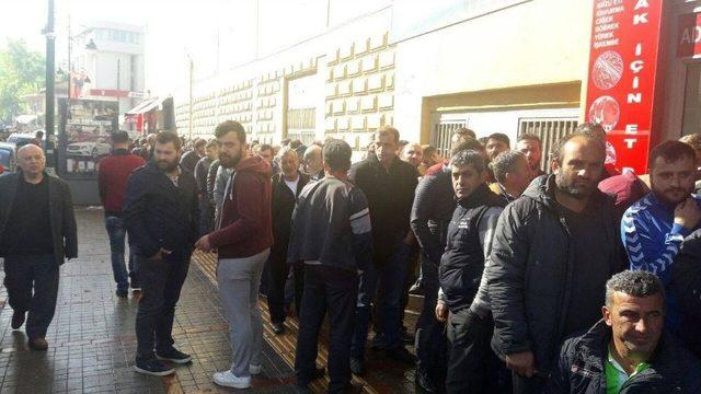 Sabahın Erken Saatlerinden İtibaren Kuyruğa Girdiler 1