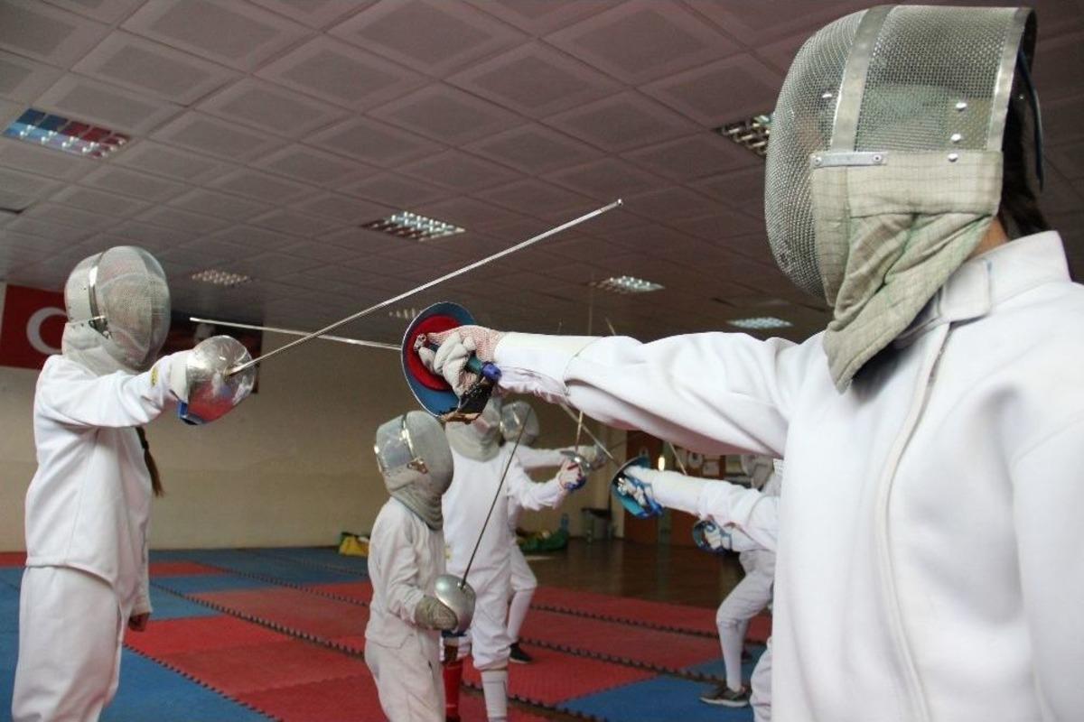 (&ouml;zel Haber) &Ccedil;ocukların Yeni G&ouml;zde Sporu Eskrim