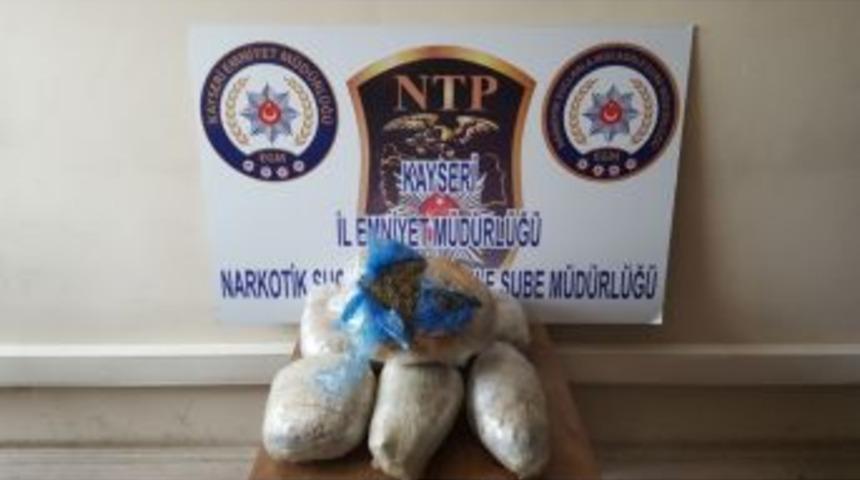 10.5 Kilo Esrarla Yakalanan Zanlı Adliyeye Sevk Edildi