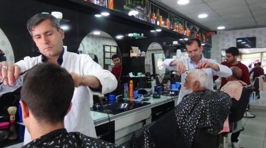 Kuaf&ouml;r Kardeşlerden K&ouml;ydeki &Ccedil;ocuklara &Uuml;cretsiz Tıraş