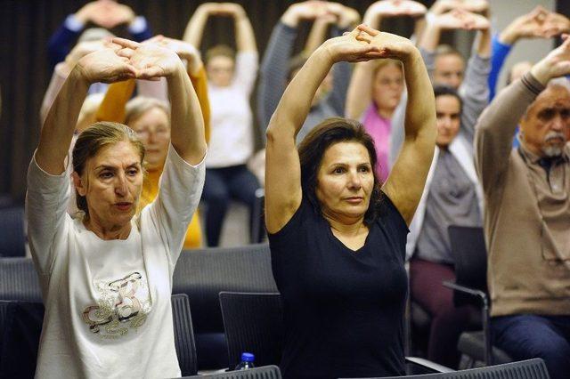 Stress İle Mücadele İçin Her Hafta Kalp Yogası Yapılacak