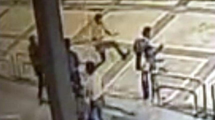 Adana Hipodromu&rsquo;nda U&ccedil;an Tekmeli Saldırı