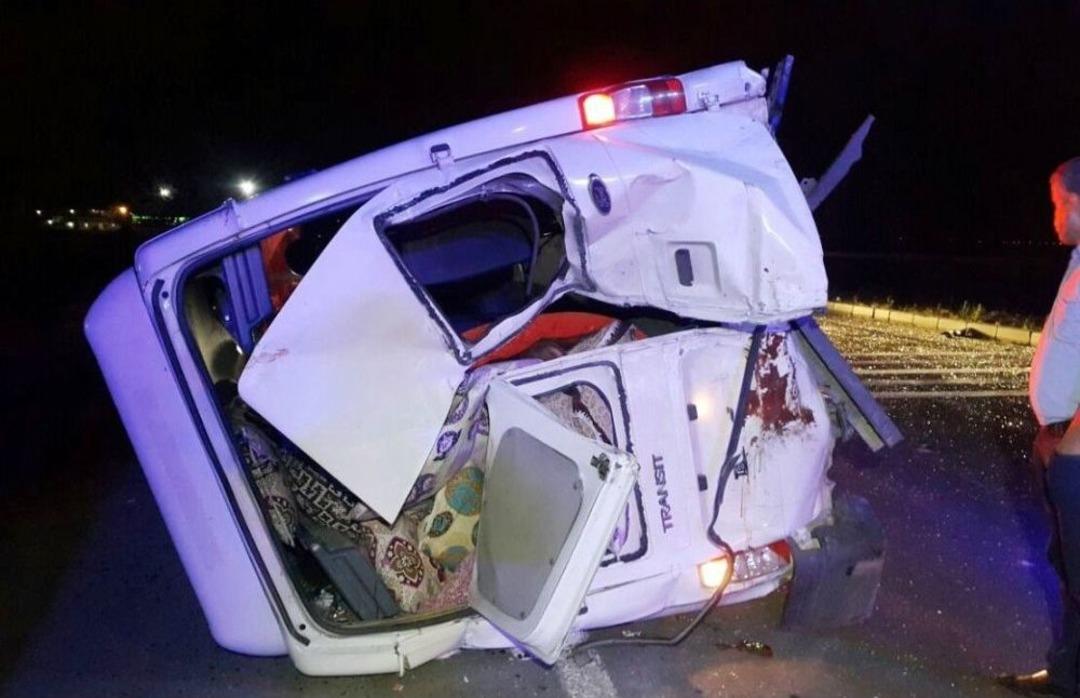 Tarım İş&ccedil;ilerini Taşıyan Minib&uuml;sle Yolcu Otob&uuml;s&uuml; &Ccedil;arpıştı: 20 Yaralı