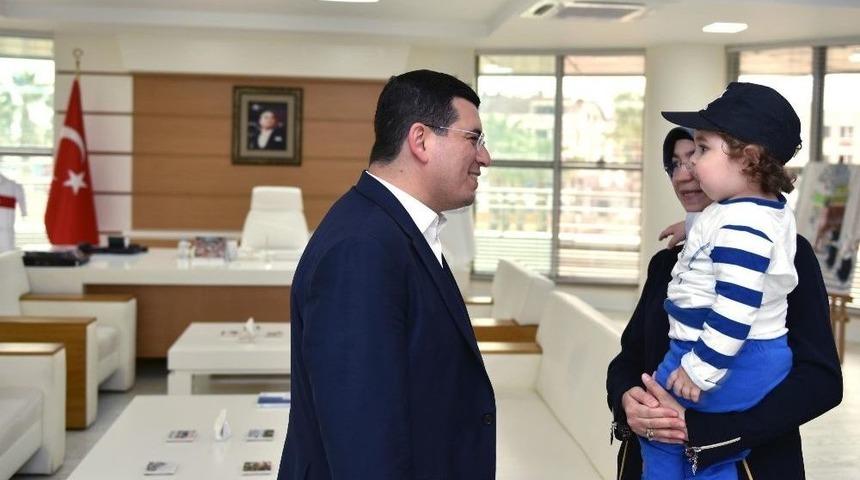 Şehidin Oğlundan Teşekk&uuml;r Plaketi