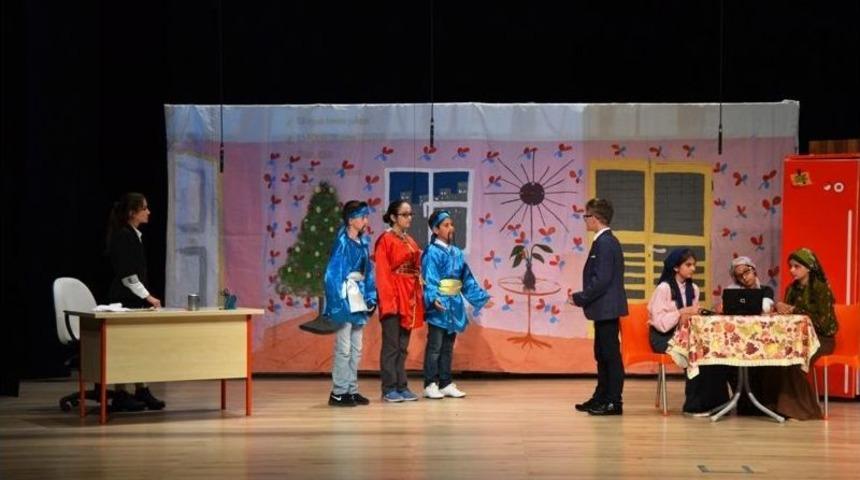 Ortaokul &Ouml;ğrencilerinden Tiyatro G&ouml;sterisi