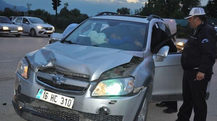 Kadın S&uuml;r&uuml;c&uuml;ler Kaza Yaptı: 2 Yaralı