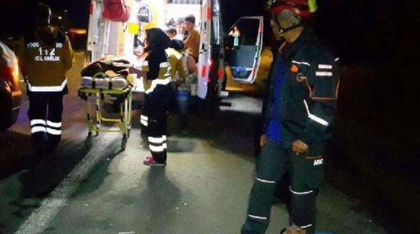 Yolcu Otob&uuml;s&uuml; Ile Minib&uuml;s &Ccedil;arpıştı: 20 Yaralı