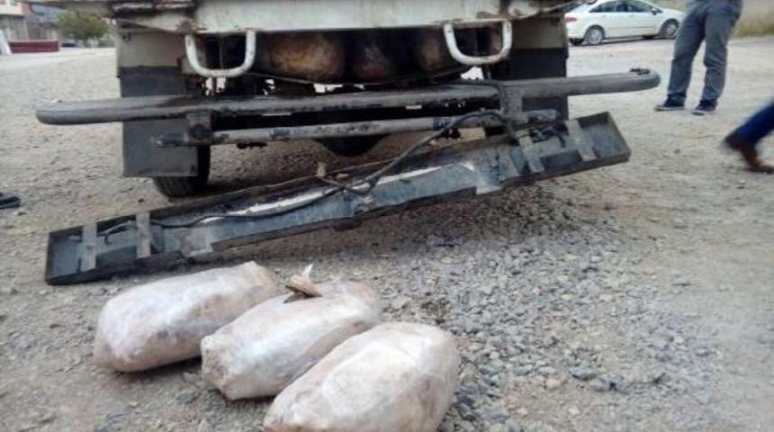 Nurdağı'nda, Kamyonette 100 Kilo Esrar Ele Ge&ccedil;ti